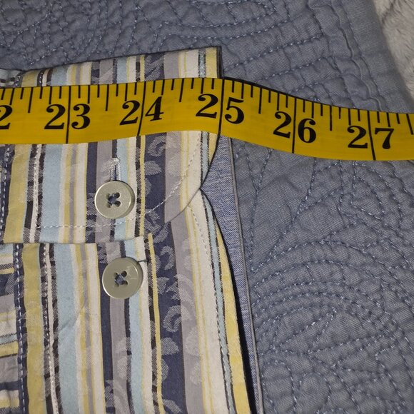 TOMMY BAHAMA MENS SIZE L BLUE, YELLOW AND WHITE JAQUARD PRINT LONG SLEEVE SHIRT. - Picture 12 of 14